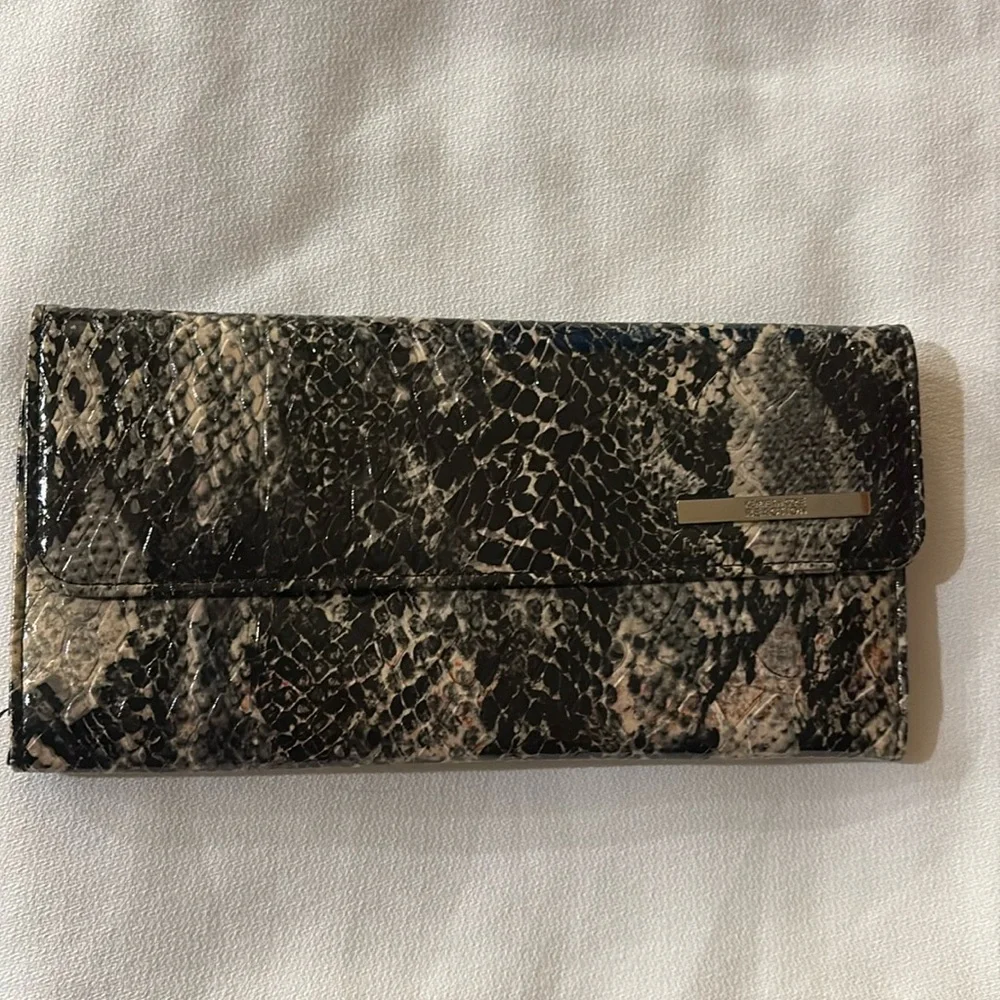 Kenneth Cole Reaction Snake Print Womens Clutch With Multiple Compartments